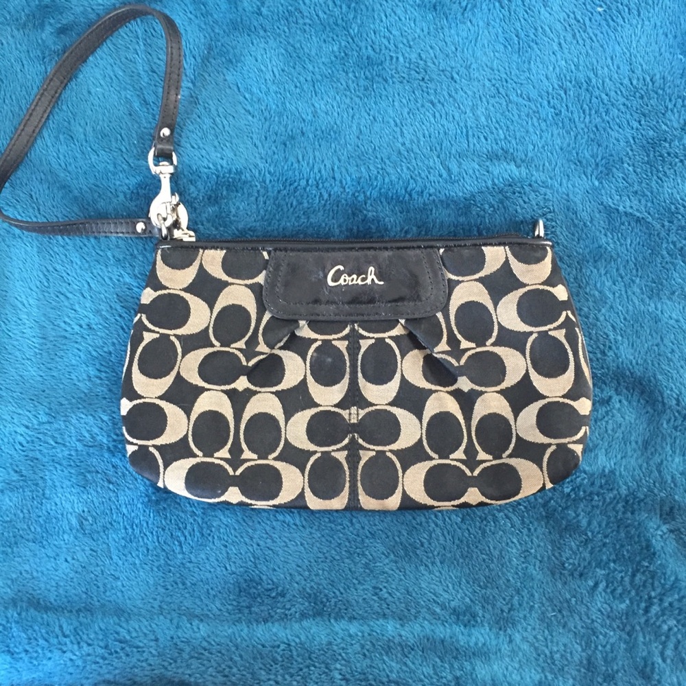 EUC Coach Wristlet or Clutch